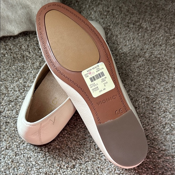 Vionic Willa Women's Cream Leather Loafers size 6 NWOB - Picture 2 of 6